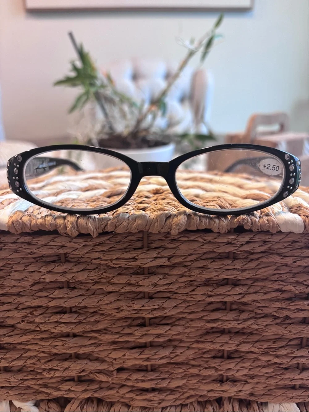ITALY DESIGN Black Reading Glasses with Rhinestone Detail - +2.50 & +3.00 Eight